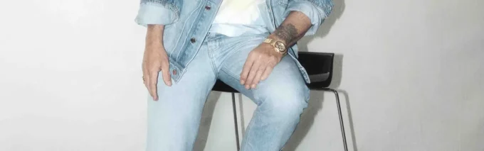 Blaues Oversized-T-Shirt mit kurzen Ärmeln und CC-Smile-Motiv im Tie-Dye-Look Blaues Oversized-T-Shirt mit kurzen Ärmeln und CC-Smile-Motiv im Tie-Dye-Look