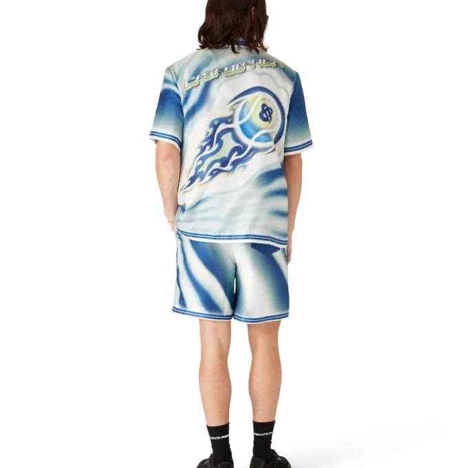 Das „Art of the Serve“-Seidenhemd mit kurzen Shorts