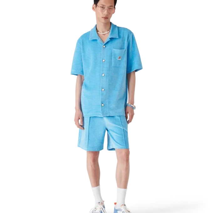 Gestreiftes Kurzarm-Shorts-Hemd aus Velours