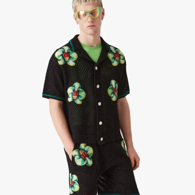 Glitch Orchid besticktes Kurzarm-Häkelhemd