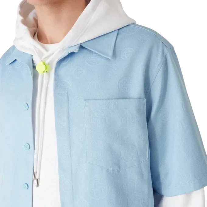 Hellblaues Monogramm-Kurzarmhemd