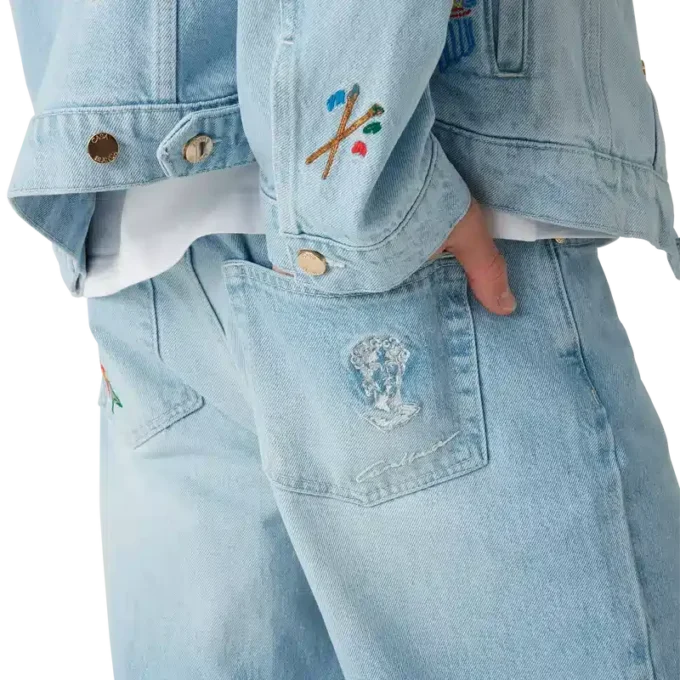 Jeans mit Stickmotiv