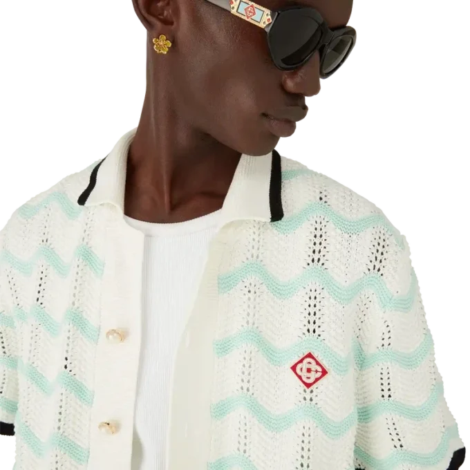 Kurzarm-Shirt aus Baumwollhäkelstoff mit Farbverlauf