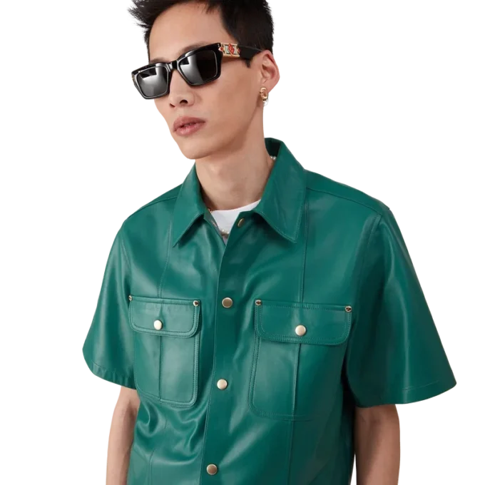 Kurzärmeliges Lederhemd mit Shorts