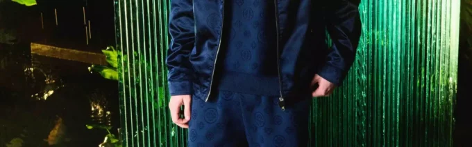 Marineblaue Sportjacke aus Wolle