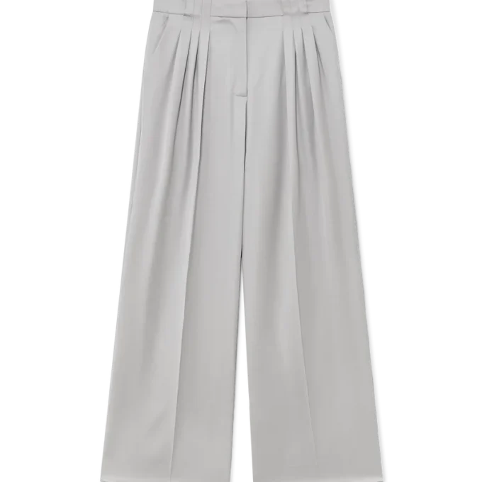 Maßgeschneiderte Hose aus Wolle mit dreifacher Falte Maßgeschneiderte Hose aus Wolle mit dreifacher Falte