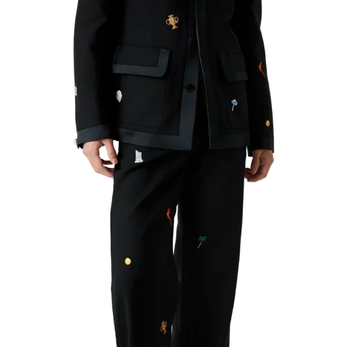 Maßgeschneiderte Wollhose mit gesticktem Motiv