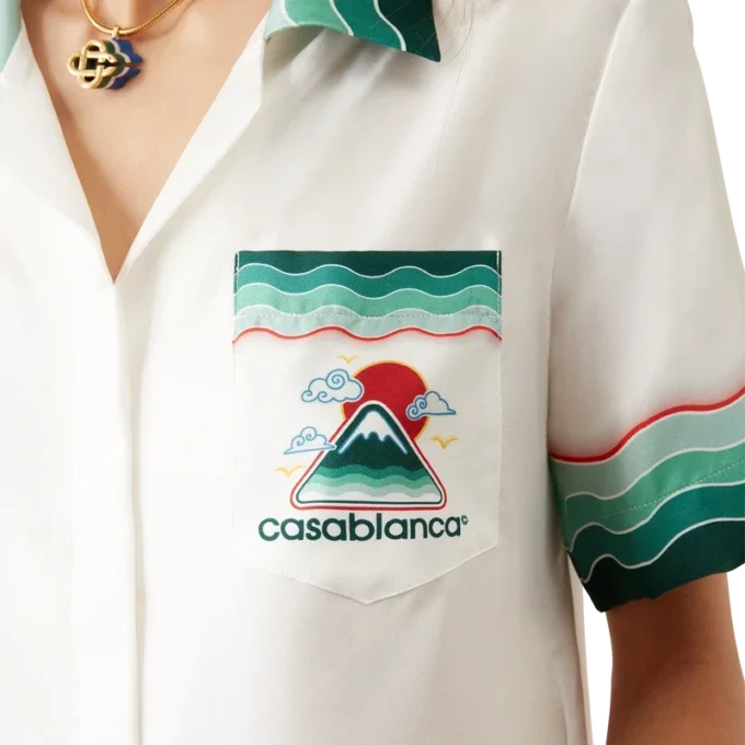 Montagne Ondulee Seidenhemd mit Shorts und kurzen Ärmeln Montagne Ondulee Seidenhemd mit Shorts und kurzen Ärmeln