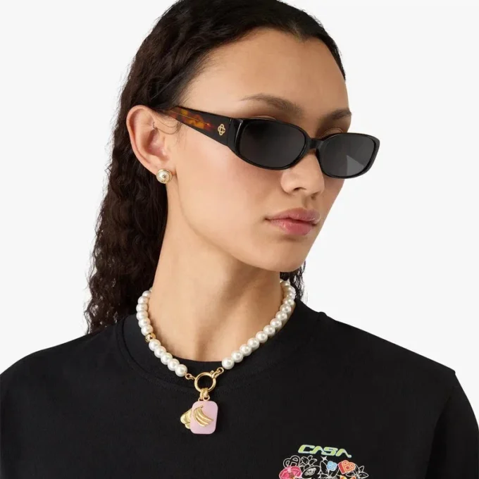 Schwarzes Graffiti-T-Shirt mit kurzen Shorts