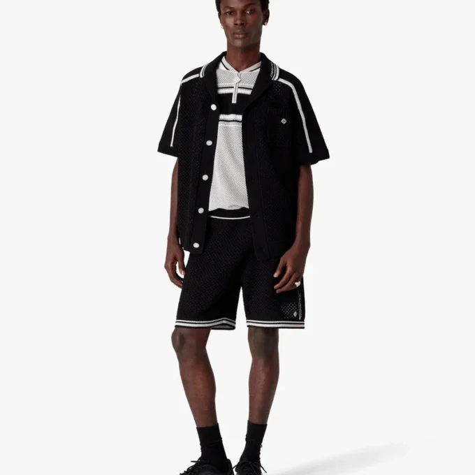 Schwarzes Kurzarm-Mesh-Hemd Schwarzes Kurzarm-Mesh-Hemd