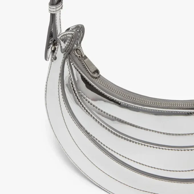 Silberne Banana-Tasche