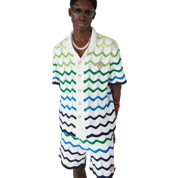 Wave Kurzarm-Strickhemd mit Shorts Wave Kurzarm-Strickhemd mit Shorts