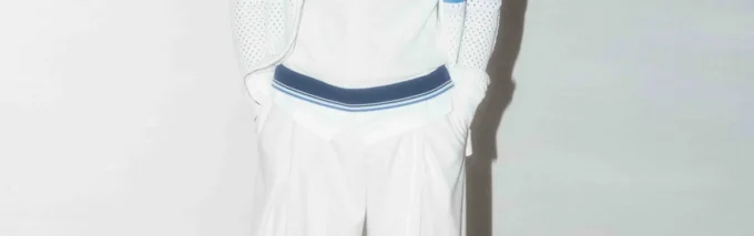 Weiß-blau gestreifte Mesh-Trainingsjacke Weiß-blau gestreifte Mesh-Trainingsjacke