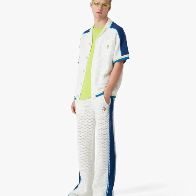 Weiß-blaues Kurzarm-Shorts-Häkelhemd Weiß-blaues Kurzarm-Shorts-Häkelhemd