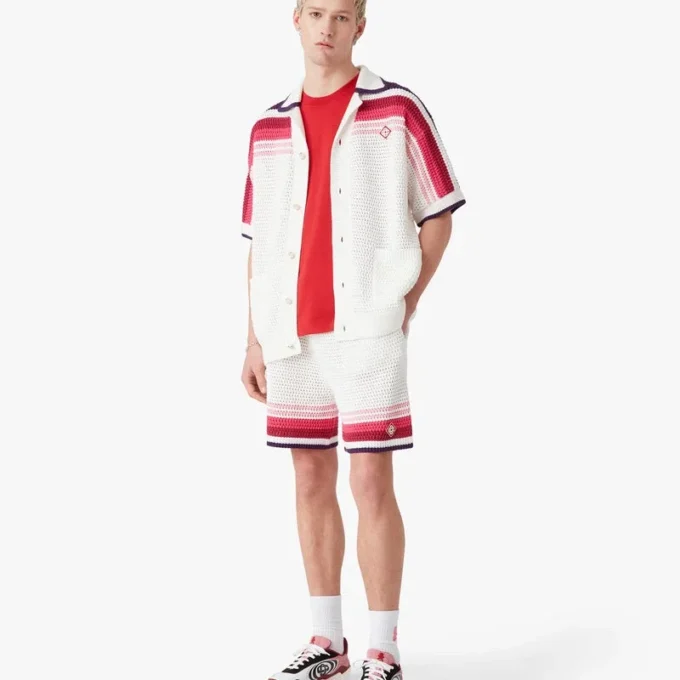Weiß gestreiftes Kurzarm-Poloshirt mit Shorts Weiß gestreiftes Kurzarm-Poloshirt mit Shorts
