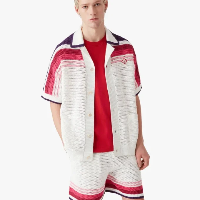 Weiß gestreiftes Kurzarm-Poloshirt mit Shorts Weiß gestreiftes Kurzarm-Poloshirt mit Shorts