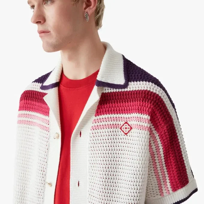 Weiß gestreiftes Kurzarm-Poloshirt mit Shorts Weiß gestreiftes Kurzarm-Poloshirt mit Shorts