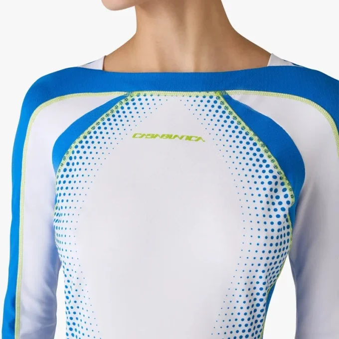 Weißes Stretch-Tennis-Maxikleid in Halbtönen Weißes Stretch-Tennis-Maxikleid in Halbtönen