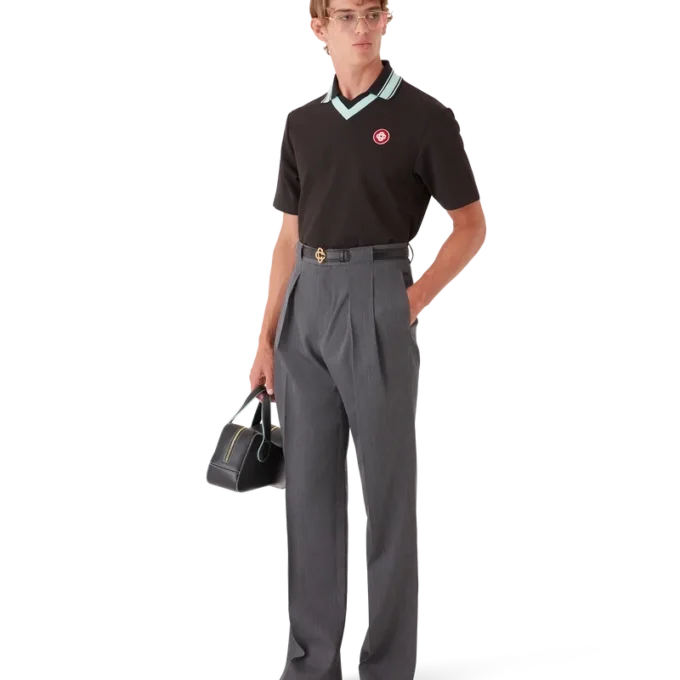 Wollhose mit Gürtelschlaufen an den Hosenbeinen Wollhose mit Gürtelschlaufen an den Hosenbeinen